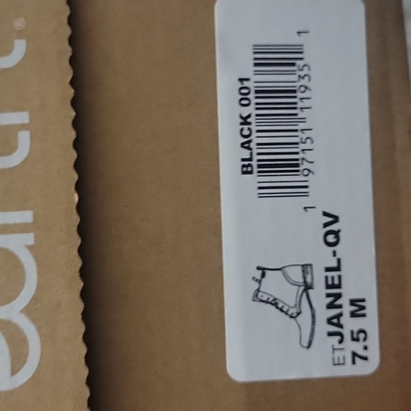 Woman's size 7.5 black booties - Picture 6 of 7